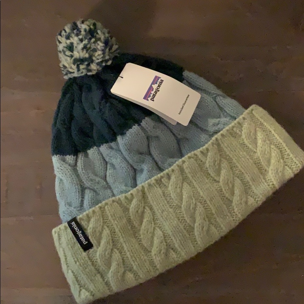 Patagonia women’s Pom beanie